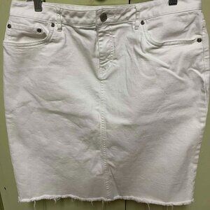 J. McLaughlin White Richmond style jean skirt frayed bottom size 12